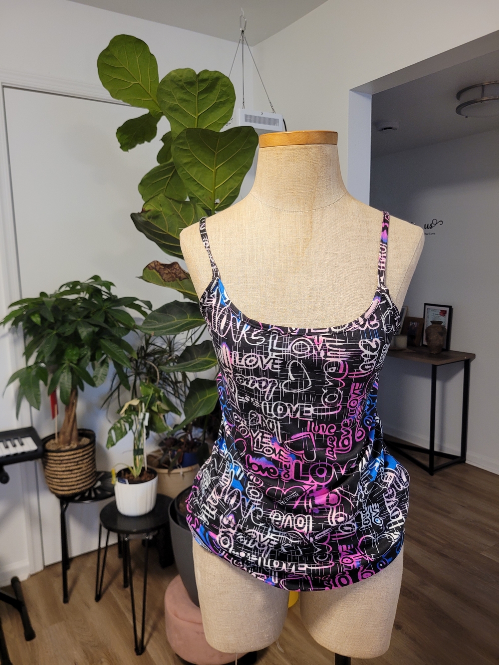 New! Women’s Black Graphic 'Love' Print Cami